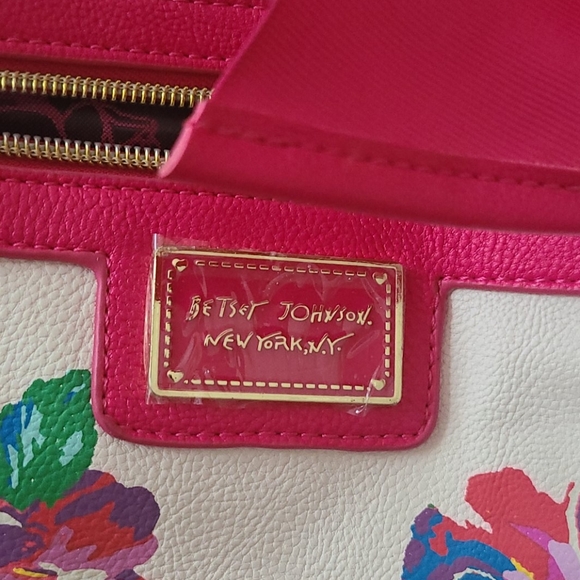 Betsey Johnson Flower purse - Picture 2 of 5
